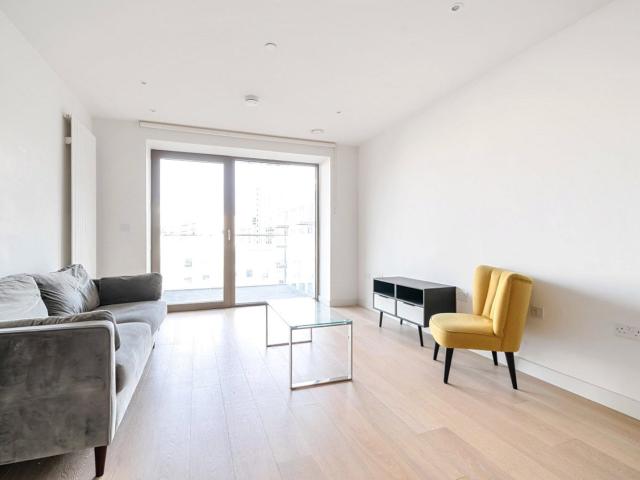 apartment for rent in Ferdinand Magellan Court, 5 Clipper Street, London, E16 2XE