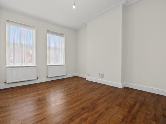 apartment for rent in Ferme Park Road, London, N4