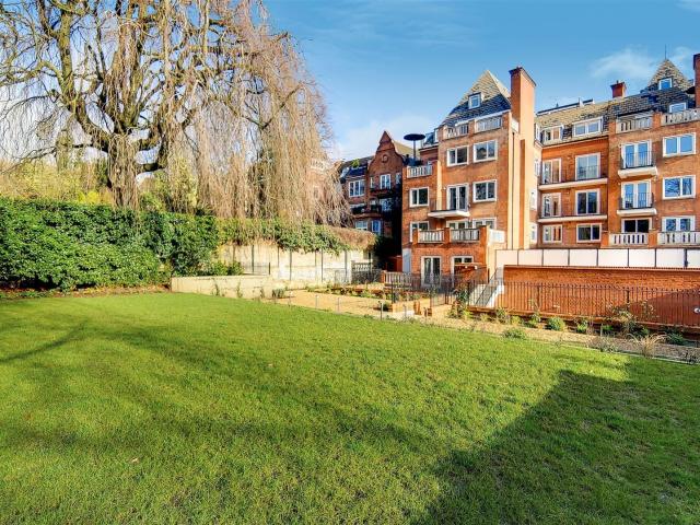 apartment for rent in Fitzjohns Avenue, Hampstead, London