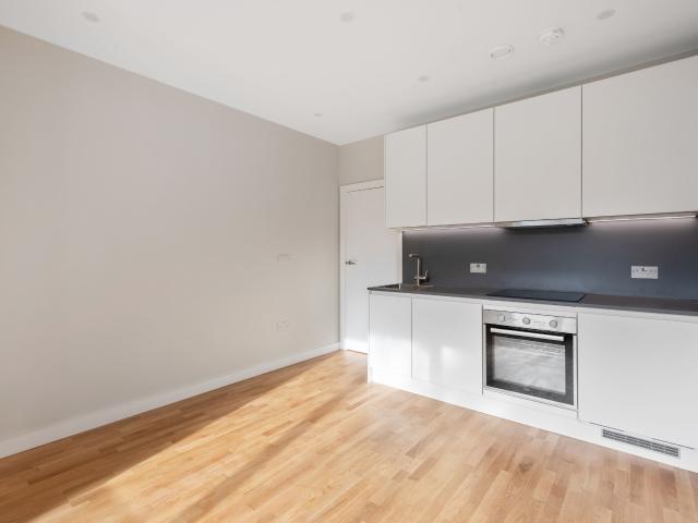 apartment for rent in Flat 36, Kingscroft House 27 Cedar Road Sutton London