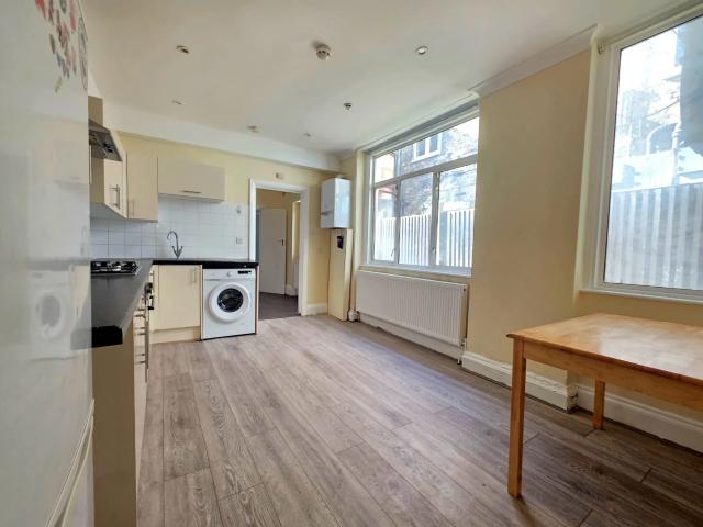 apartment for rent in Flat B, Station Terrace, Kensal Rise, London, NW10