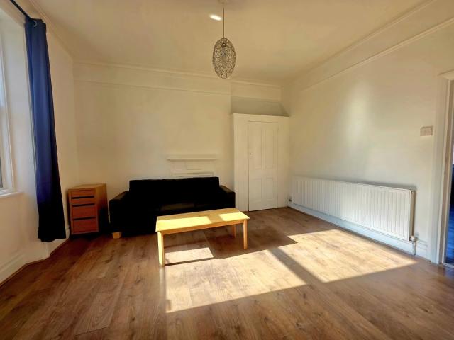 apartment for rent in Flat C, Sheldon Road, Cricklewood, London, NW2