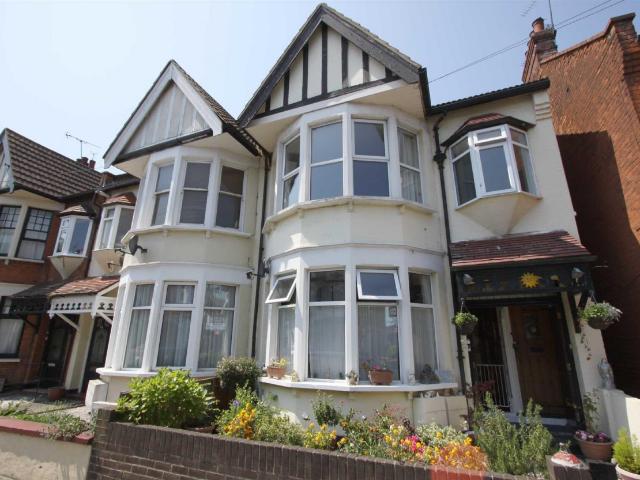 apartment for rent in Fleetwood Avenue, Westcliff On Sea