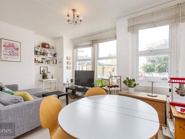 apartment for rent in Fleet Road, Hampstead Heath, London