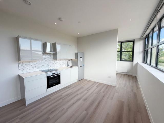 apartment for rent in Frayswater Place, Waterwood House, UB8