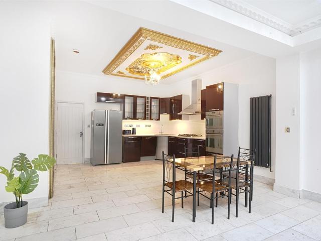 apartment for rent in Frognal, London