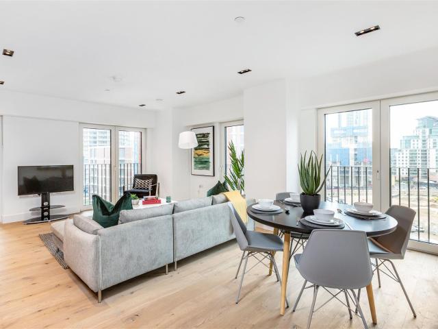 Apartment for rent in Keybridge Tower, 1 Exchange Gardens, Vauxhall London, SW8