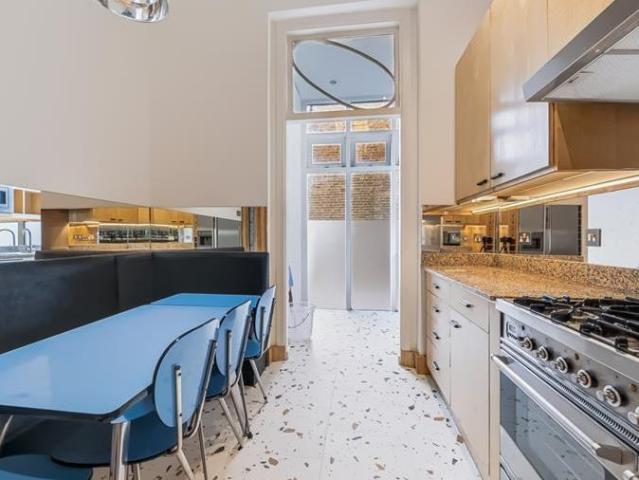 apartment for rent in Kensington Park Road, W11