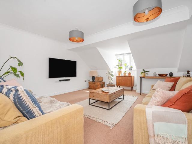 apartment for rent in Kingsleigh Close, Brentford, TW8