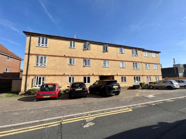 apartment for rent in Hobbs Close, EN8 0BU