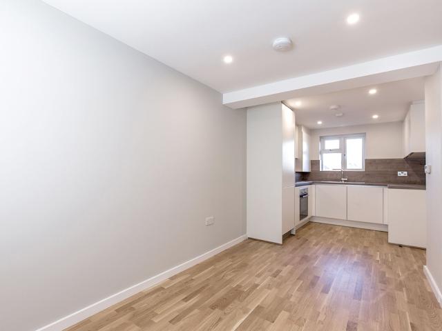 apartment for rent in Hoe Lane Enfield London