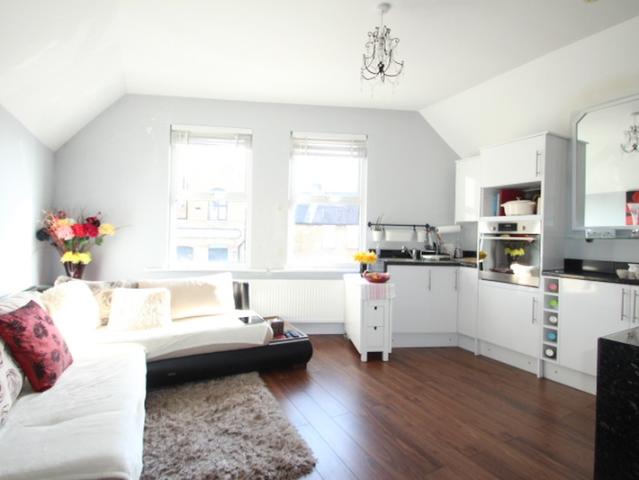 apartment for rent in Homesdale Road, Bromley, Kent, BR1 2QL