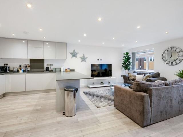 apartment for rent in HA4 StMartins 04