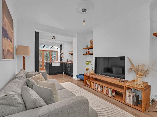 apartment for rent in Hanley Road, London, N4
