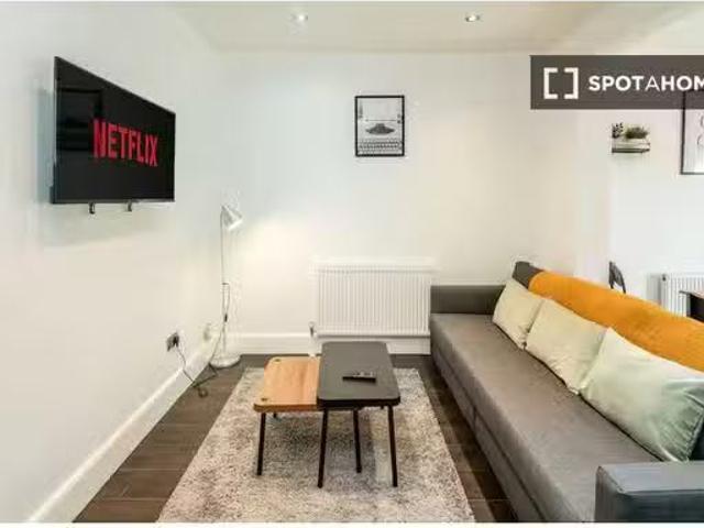 Apartment for rent in Hanworth Park, London