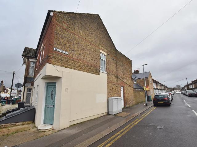 apartment for rent in Harwoods Road, West Watford, WD18
