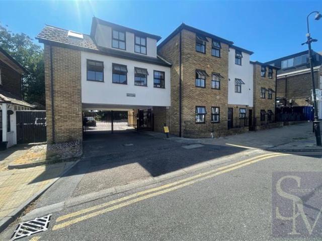 apartment for rent in Hastingwood Court, Queens Road, Buckhurst Hill, IG9