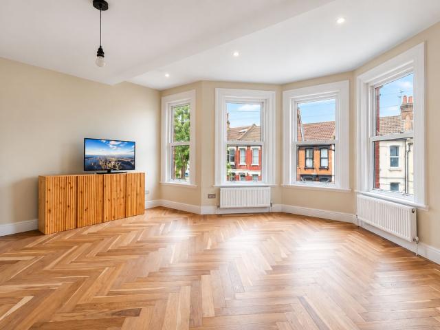 apartment for rent in Hewitt Road, London, N8