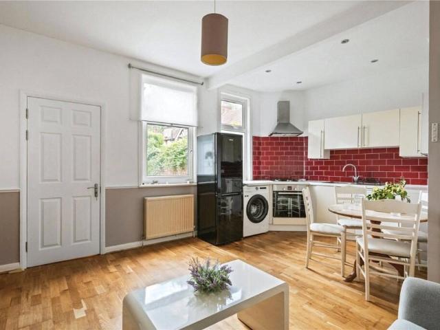 apartment for rent in Heaton Road, CR4 2BW