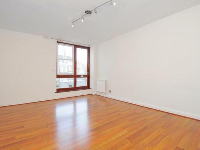 apartment for rent in Heath Street, London, NW3
