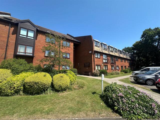 apartment for rent in High Oaks Close, Locks Heath, Southampton
