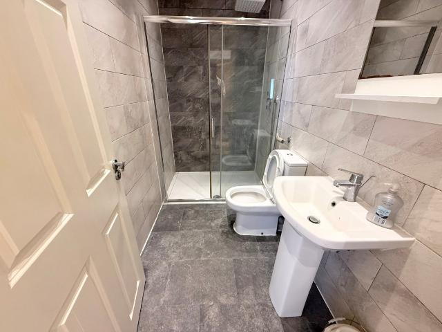 Apartment for rent in High Road, N12 9PT
