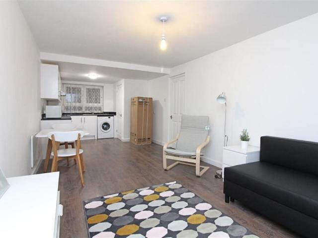 apartment for rent in High Street, E13 0AD