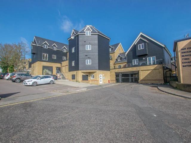 apartment for rent in High Street, EN11 8HD