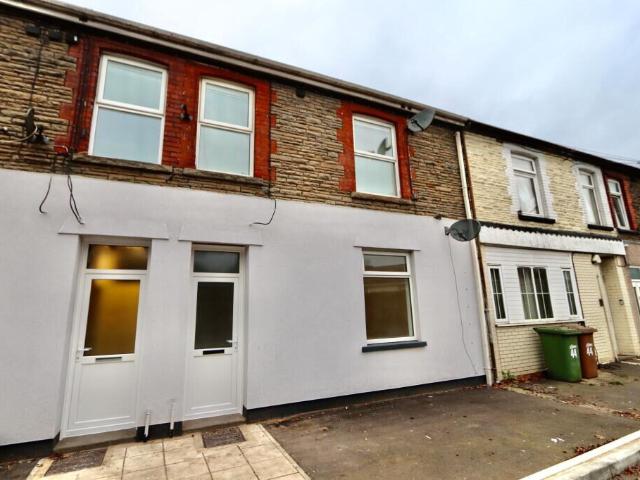 apartment for rent in High Street, NP12 3UE