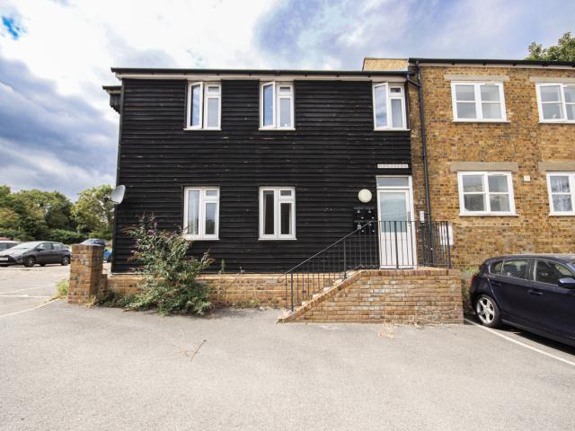 apartment for rent in High Street, Sittingbourne, Kent, ME10 4AY