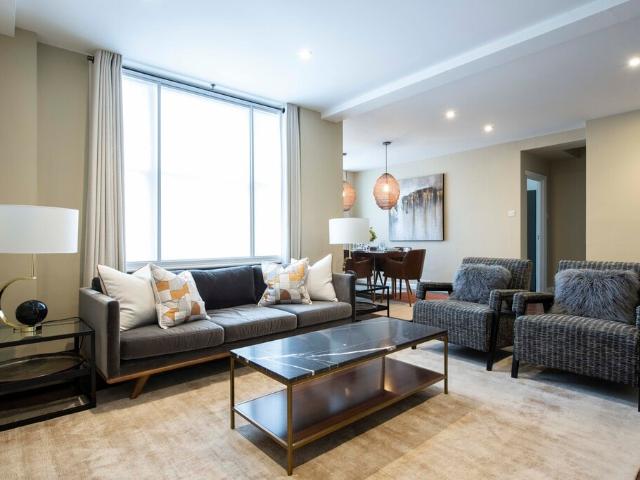 3 bedroom flat to rent on Hill Street, London
