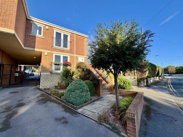 apartment for rent in Huddersfield Road, Darton, Barnsley, S75 5NF