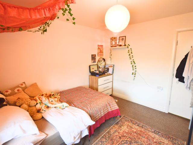 apartment for rent in Hyde Park Road, Leeds, LS6