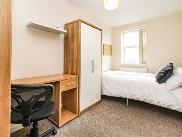 apartment for rent in Hyde Park Road, Leeds, LS6