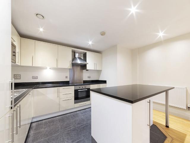 apartment for rent in Indescon Square, London
