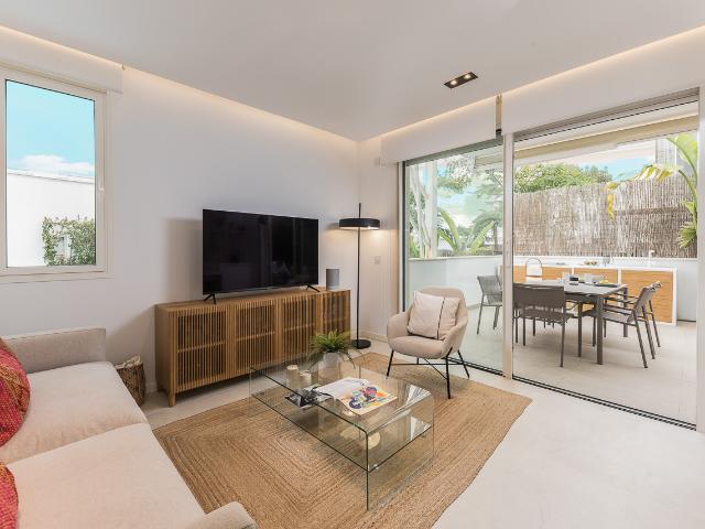 Bright 3 bedroom apartment with private garden in San Antonio