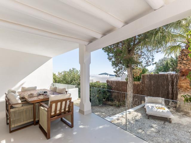 Apartment with private garden and sea views at Vista Alegre Suites
