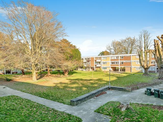 apartment for rent in Ifield Drive, Crawley, Crawley
