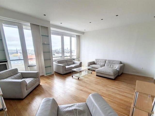 Apartment for rent in Louise with a magnificent view