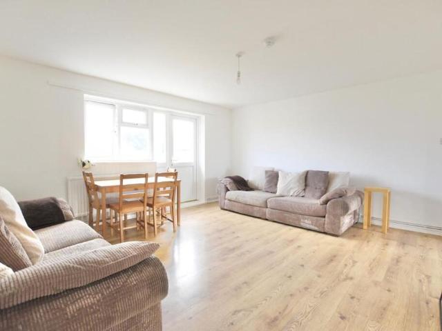 apartment for rent in Lowe Avenue, E16 1QG