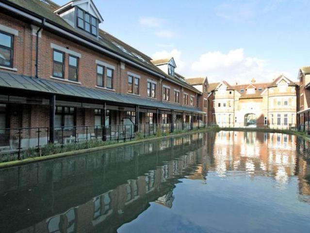 apartment for rent in Lockhart Road, Watford, Watford