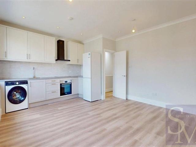 apartment for rent in Longwood Gardens, Ilford, IG5