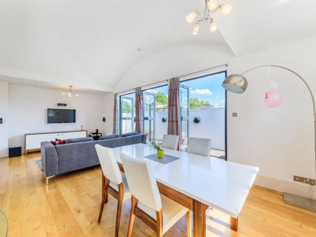 apartment for rent in London SW5 0AG Bolton Gardens