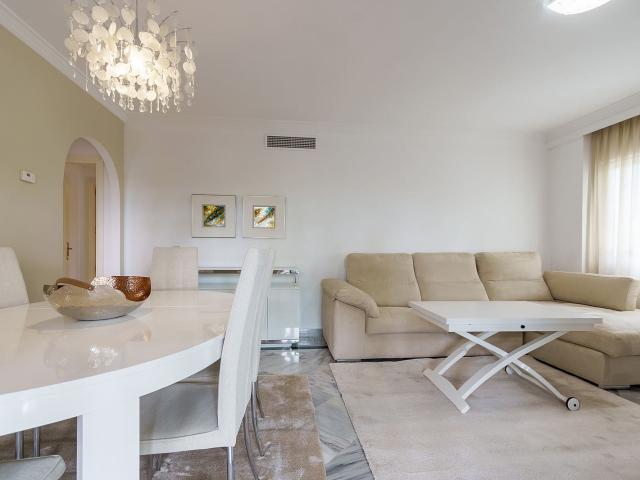 Apartment for rent in La Dama de Noche La Alzambra, Marbella, Málaga