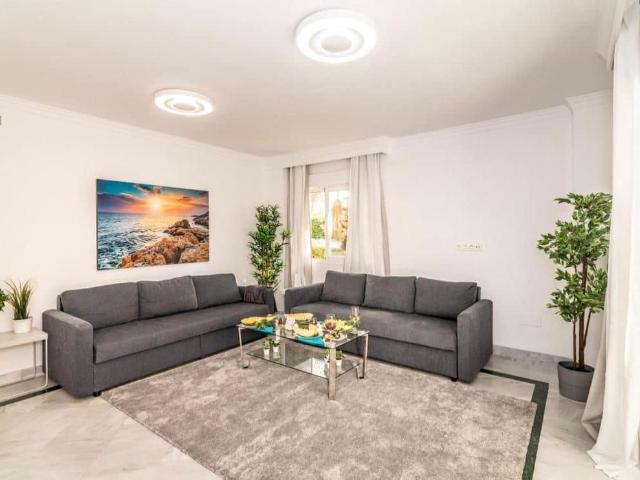 Apartment for rent in La Dama de Noche La Alzambra, Marbella, Málaga