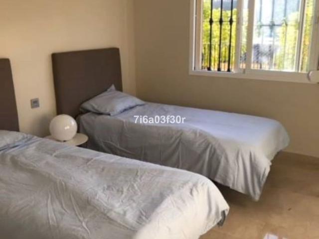Apartment for rent in La Quinta, Benahavís, Málaga