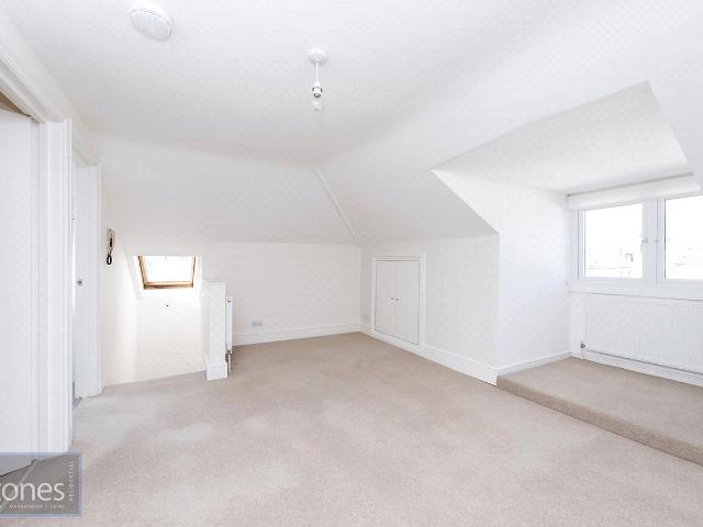 apartment for rent in Lancaster Drive, London