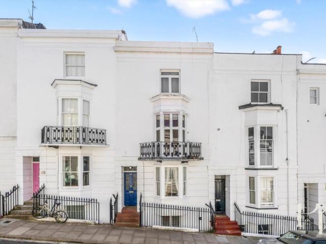 apartment for rent in Montpelier Street, Brighton