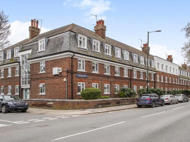apartment for rent in Mortlake High Street, SW14 8SH