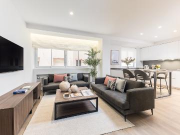Bright 2 bedroom apartment with interior terrace